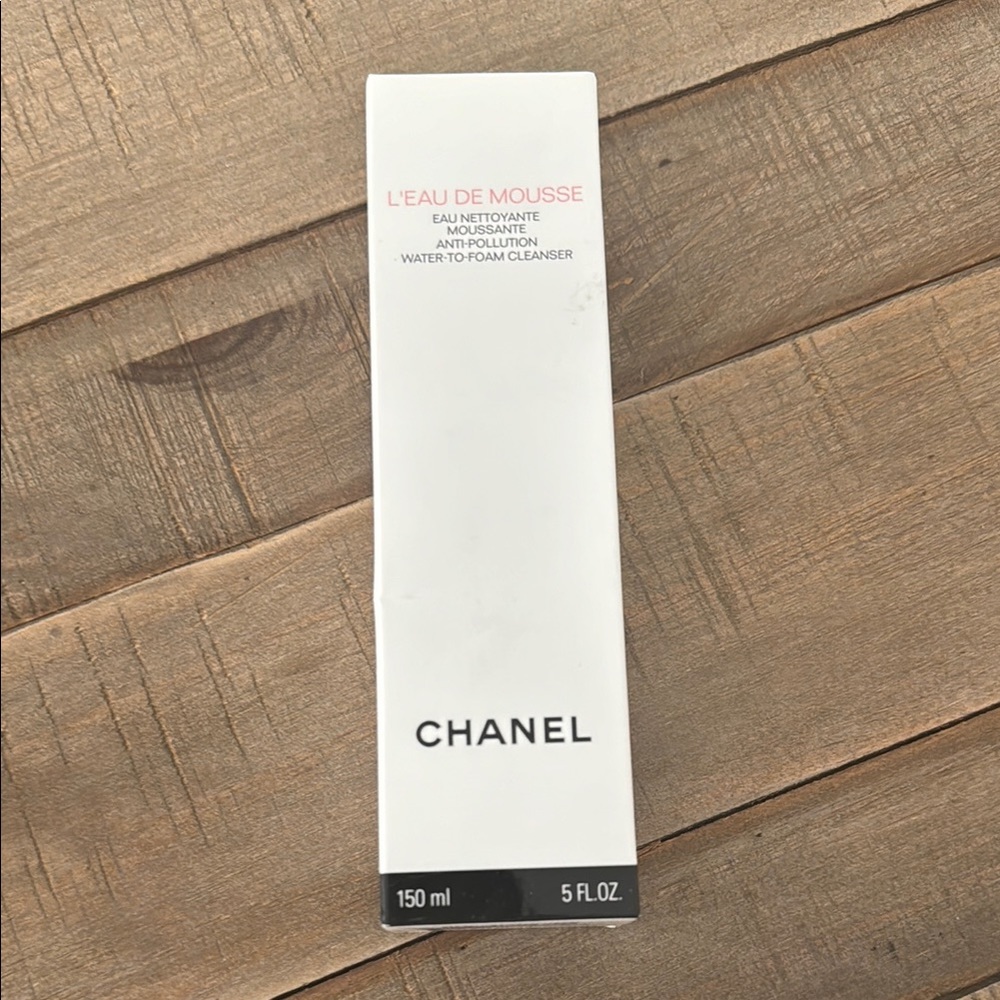Chanel L'Eau de Mousse Cleanser